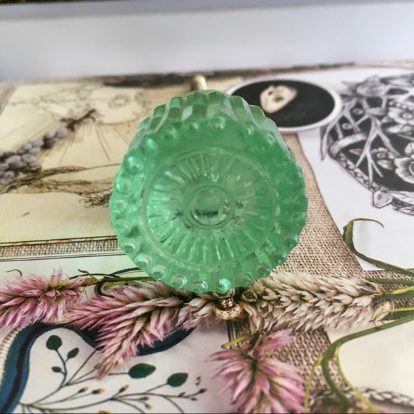 Anthropologie Other - Anthro Green Glass Flower Mini Knobs